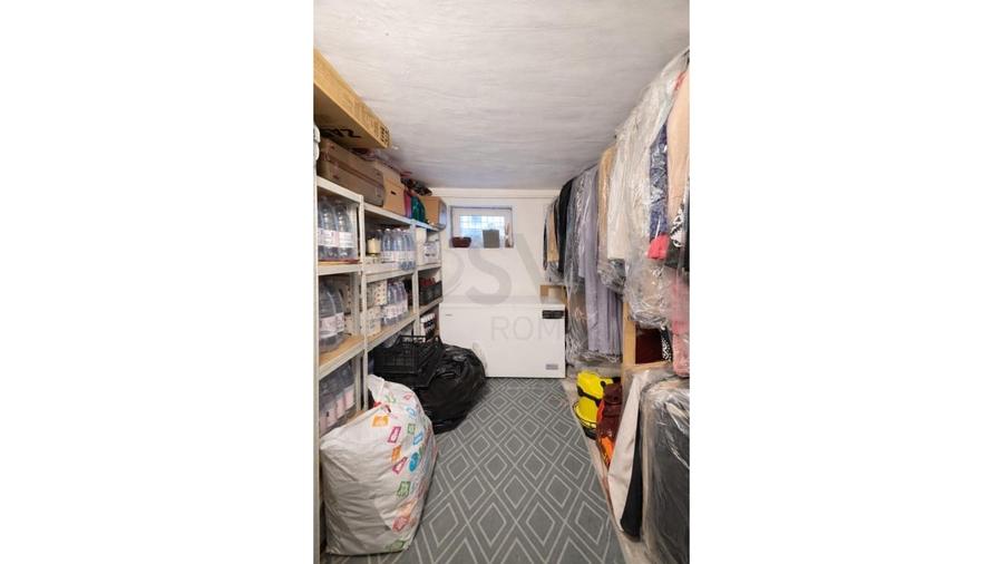 Apartament cu 4 camere semidecomandat, mobilat în Capitale