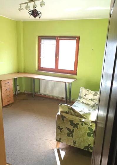 Apartament cu 3 camere decomandat, mobilat în Nicolina