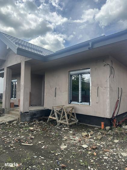 Casă cu 3 camere decomandat cu Teren 900 Mp în Central