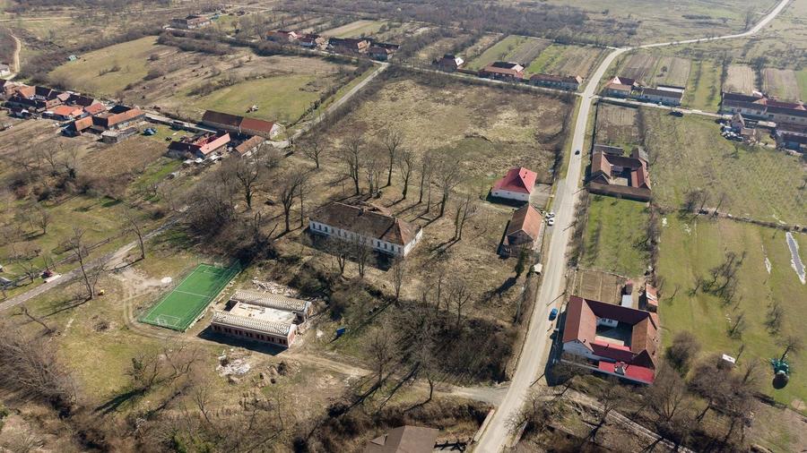 Casă individuală cu 8 camere cu Canalizare în Maciova