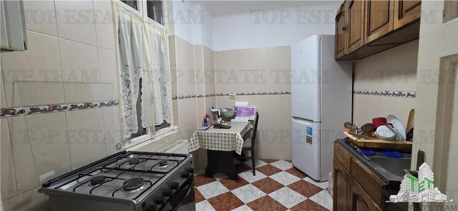 Apartament cu 3 camere nedecomandat în Titulescu