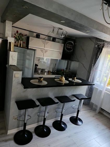 Apartament cu 3 camere semidecomandat în Tătărași