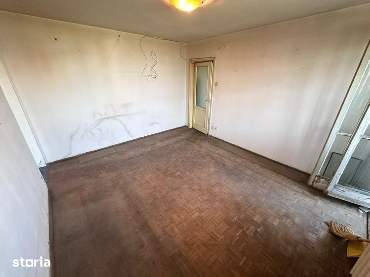 Apartament cu 3 camere semidecomandat în Crângași