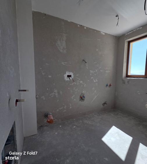 Casă cu 5 camere cu Teren 500 Mp în Podgoria