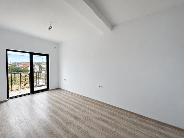 Duplex cu 5 camere cu Canalizare în Moșnița Nouă