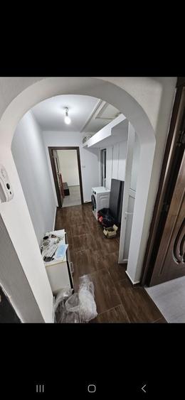 Apartament cu 3 camere semidecomandat în Exterior Vest
