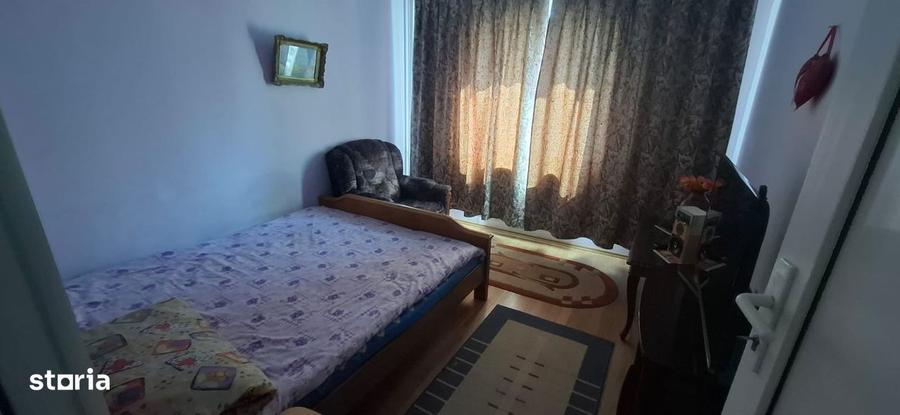 Apartament cu 3 camere semidecomandat în Exterior Vest