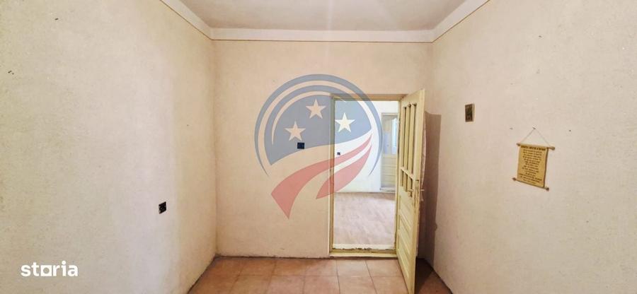 Casă cu 3 camere în Brădești