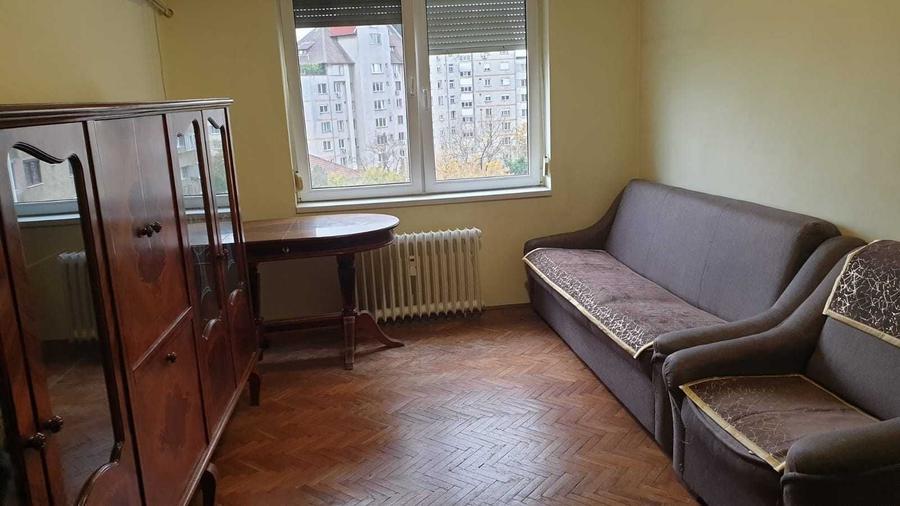 Apartament cu 3 camere semidecomandat în Dacia