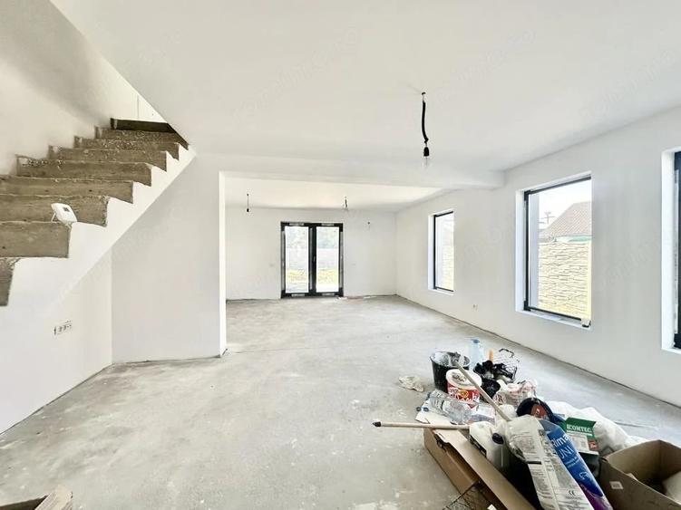 Casă cu 4 camere cu Teren 310 Mp în Bazoș