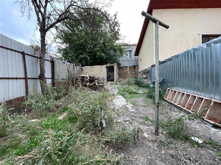 Casă individuală cu 3 camere cu Canalizare în Monumentului