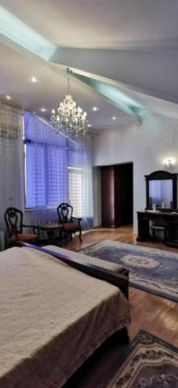 Casă cu 4 camere cu Teren 1000 Mp în Băneasa