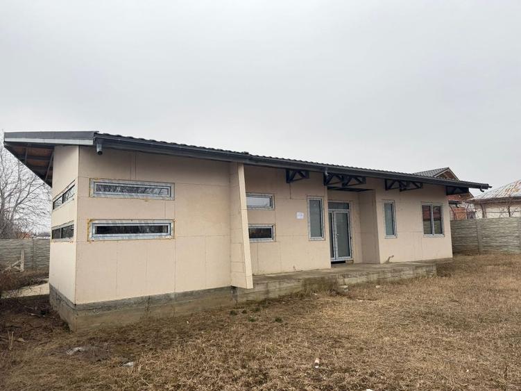 Casă cu 4 camere în Oreavul