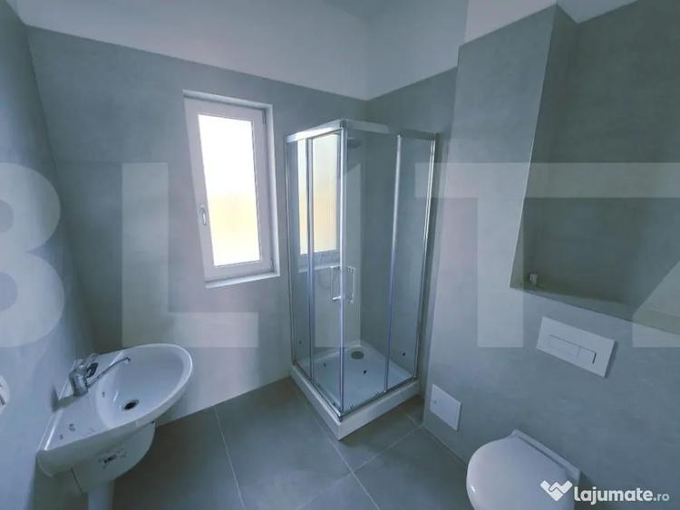 Apartament cu 3 camere semidecomandat în Torontalului