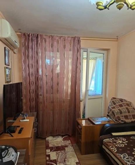 Apartament cu 3 camere semidecomandat în Drumul Taberei