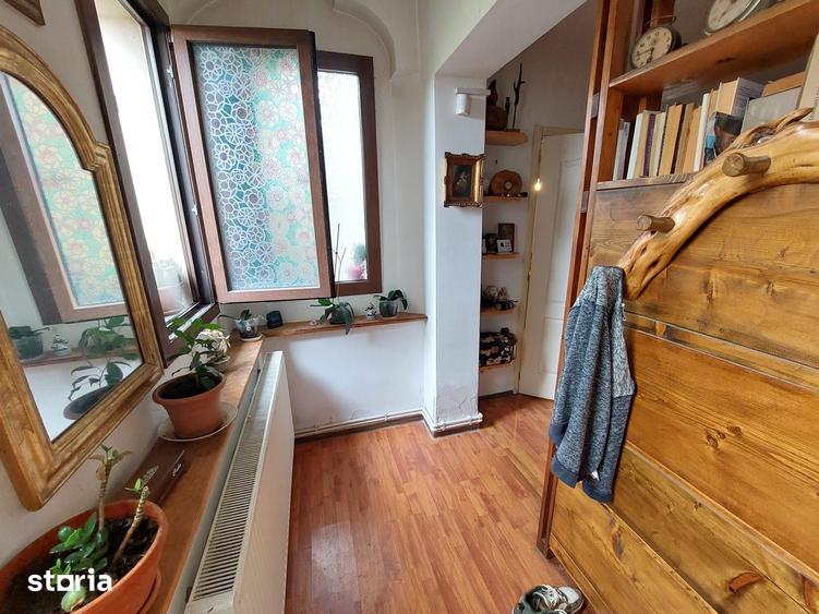 Casă cu 5 camere cu Teren 675 Mp în Gura Ocniței