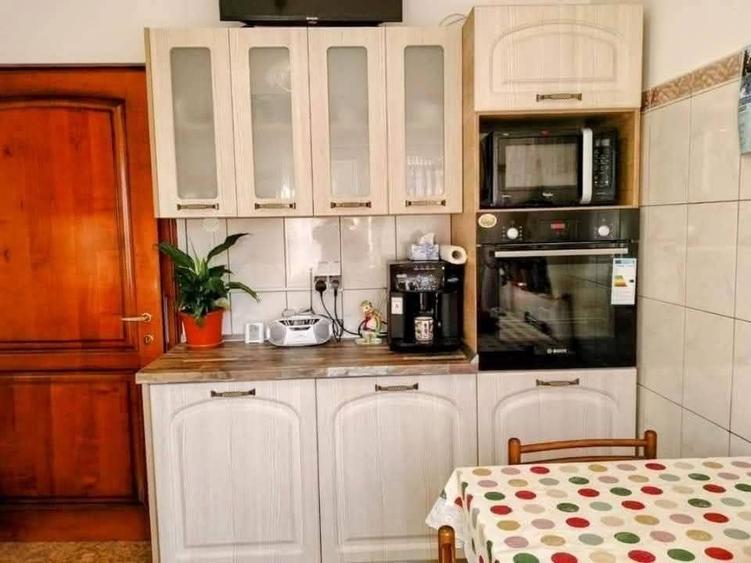 Casă cu 4 camere decomandat în Central