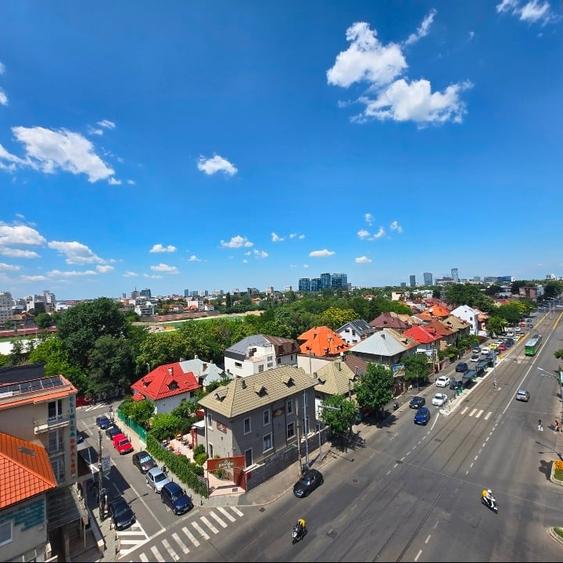 Apartament cu 3 camere decomandat în Barbu Văcărescu