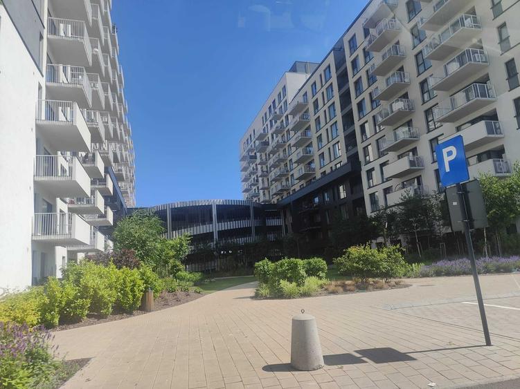 Apartament cu 3 camere semidecomandat în Exterior Vest