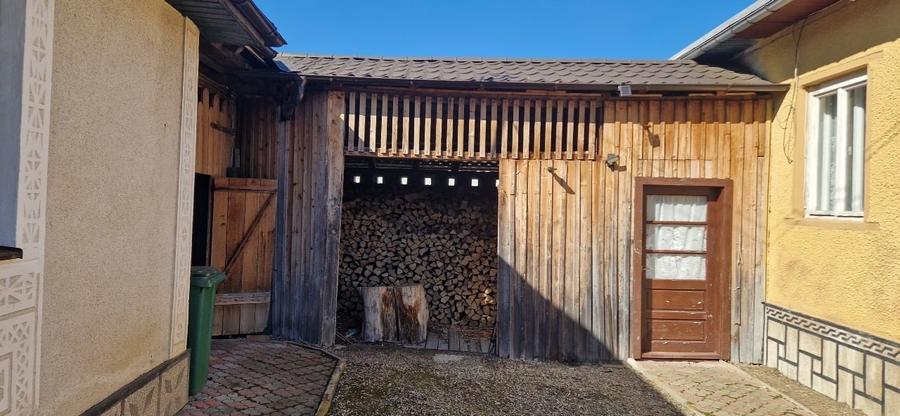 Casă individuală cu 5 camere cu Teren 2311 Mp în Leordina