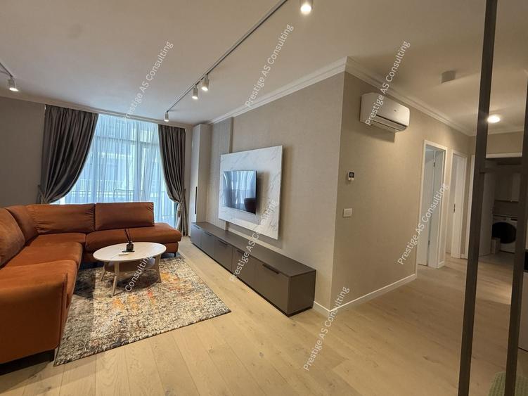 Apartament cu 3 camere semidecomandat, mobilat în Take Ionescu