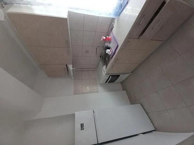 Garsonieră decomandată în Roșu
