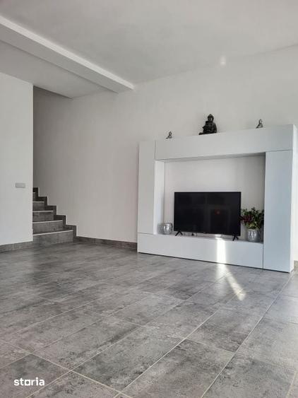 Casă cu 3 camere cu Teren 700 Mp în Groși