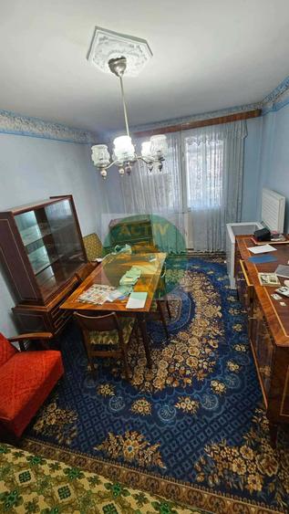 Apartament cu 4 camere decomandat în Central