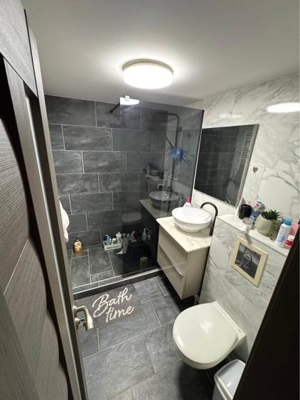 Apartament cu 3 camere decomandat, mobilat în Tolstoi