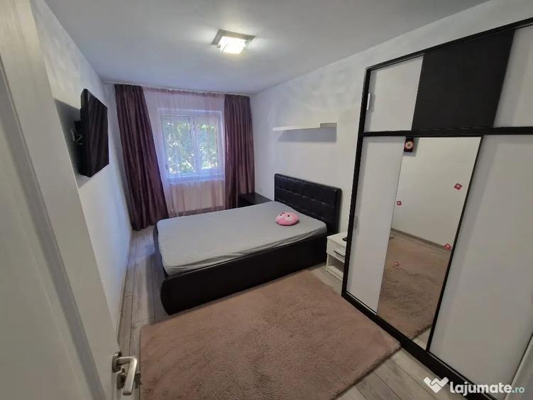 Apartament cu 3 camere semidecomandat în Central