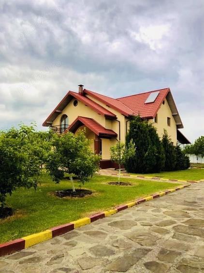 Casă cu 5 camere cu Teren 1500 Mp în Oniceni