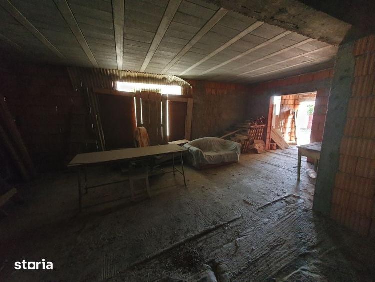 Casă cu 5 camere cu Teren 1324 Mp în Sacoșu Turcesc