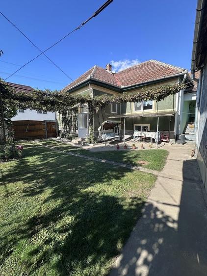 Casă cu 4 camere în Central