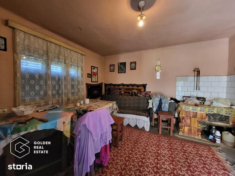 Casă cu 4 camere decomandat cu Teren 5000 Mp în Bârzava