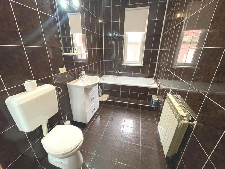 Casă individuală cu 4 camere cu Canalizare în Central