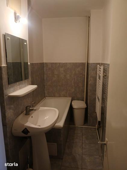 Garsonieră decomandată în Central