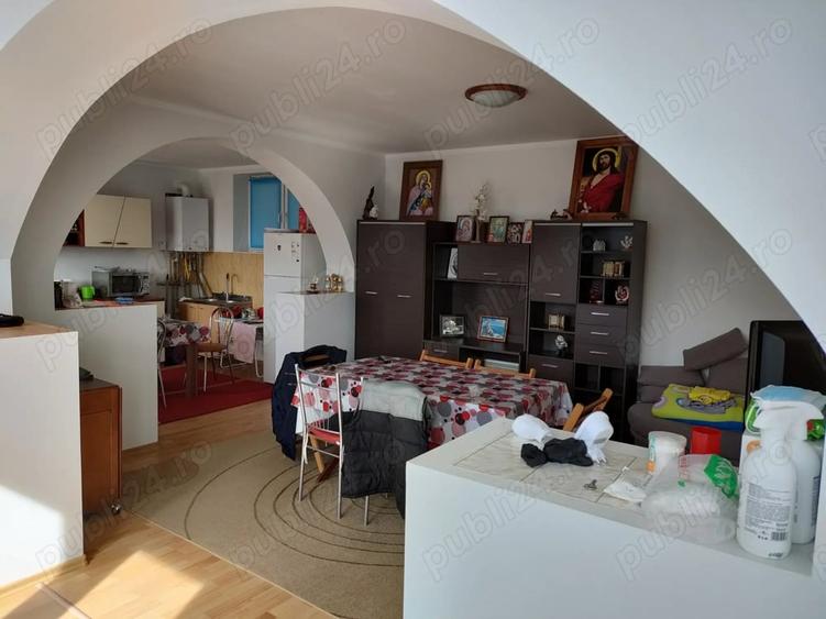 Casă cu 3 camere cu Teren 3500 Mp în Central
