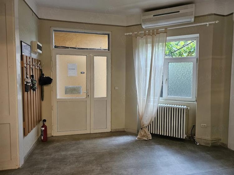Casă cu 5 camere cu Teren 100 Mp în Podgoria