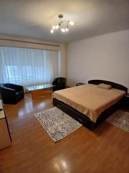 Garsonieră decomandată în Central