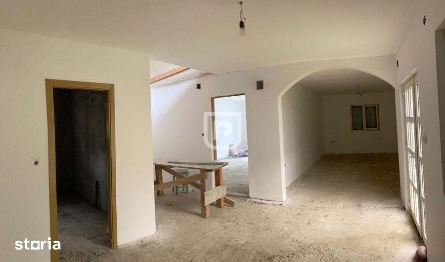 Casă cu 5 camere cu Teren 1330 Mp în Central