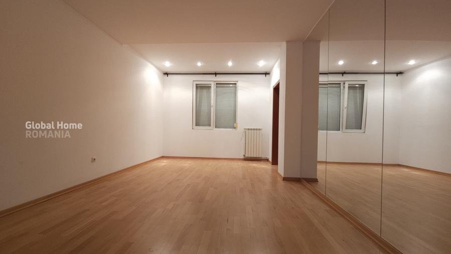 Duplex cu 10 camere cu Canalizare în Voluntari