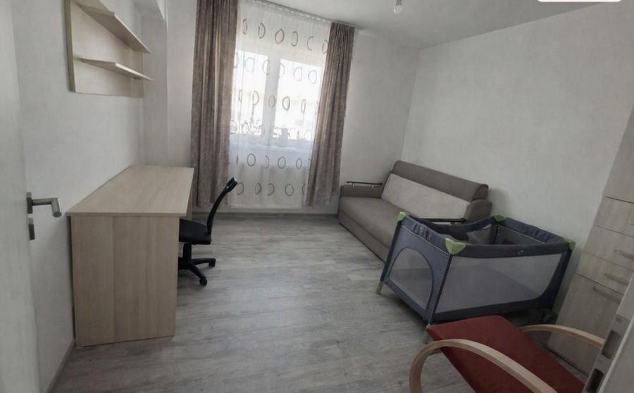 Apartament cu 3 camere decomandat în Turnișor