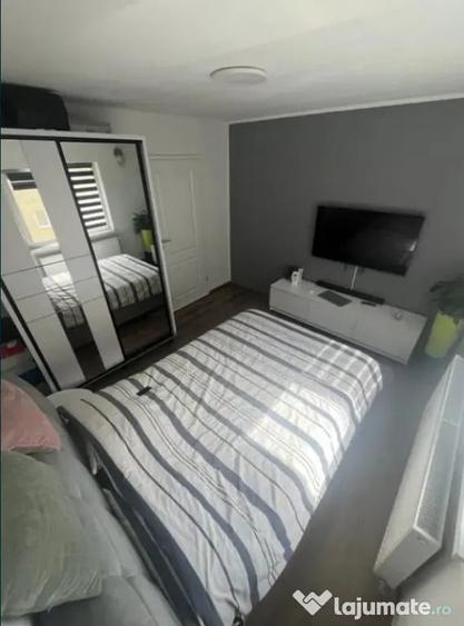 Apartament cu 3 camere decomandat în Astra