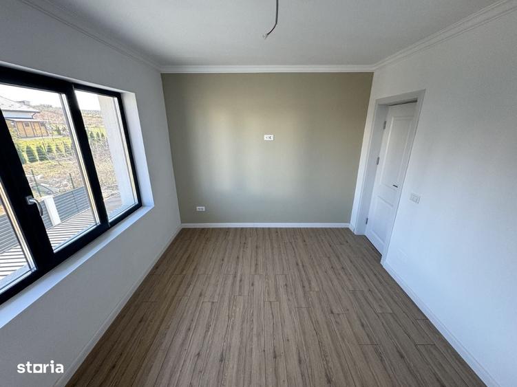 Casă cu 4 camere în Tomești