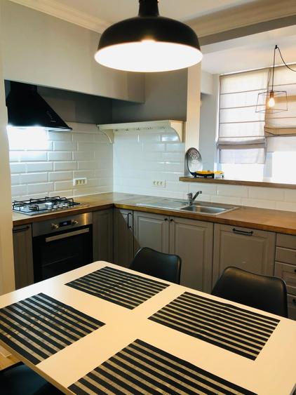 Apartament cu 3 camere semidecomandat, mobilat în Aradului