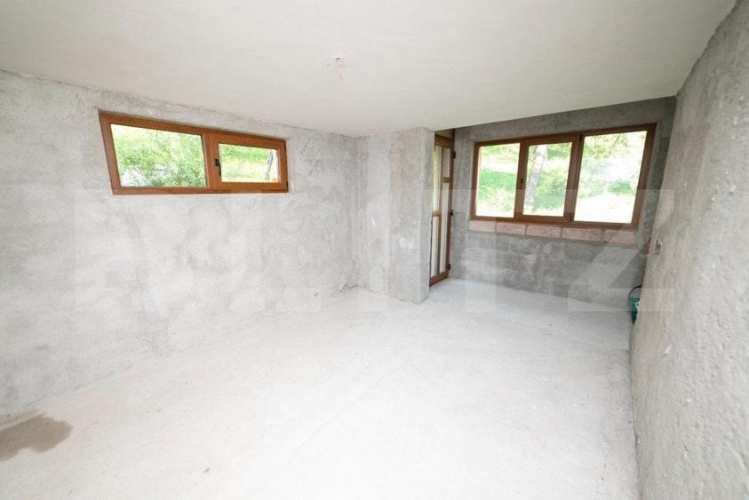 Casă individuală cu 6 camere cu Teren 3000 Mp în Runcu