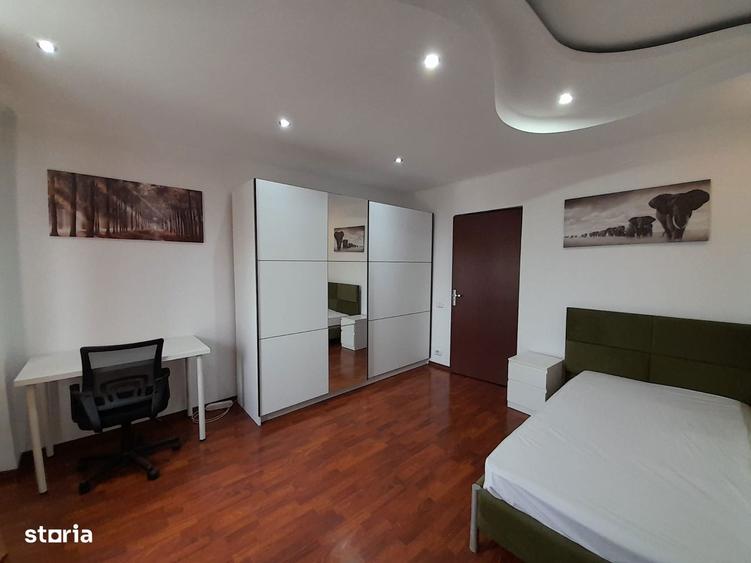 Apartament cu 4 camere decomandat în Central