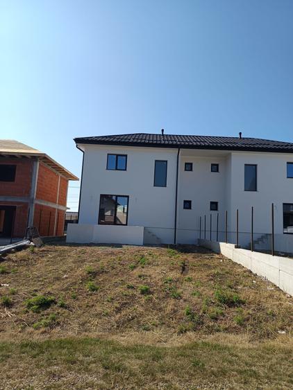 Casă cu 3 camere în Exterior Vest