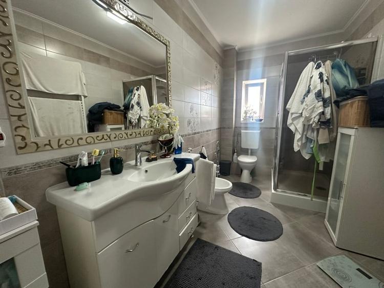 Casă individuală cu 5 camere cu Canalizare în Bărăbanț