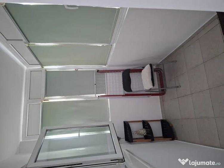 Apartament cu 3 camere decomandat în Berceni